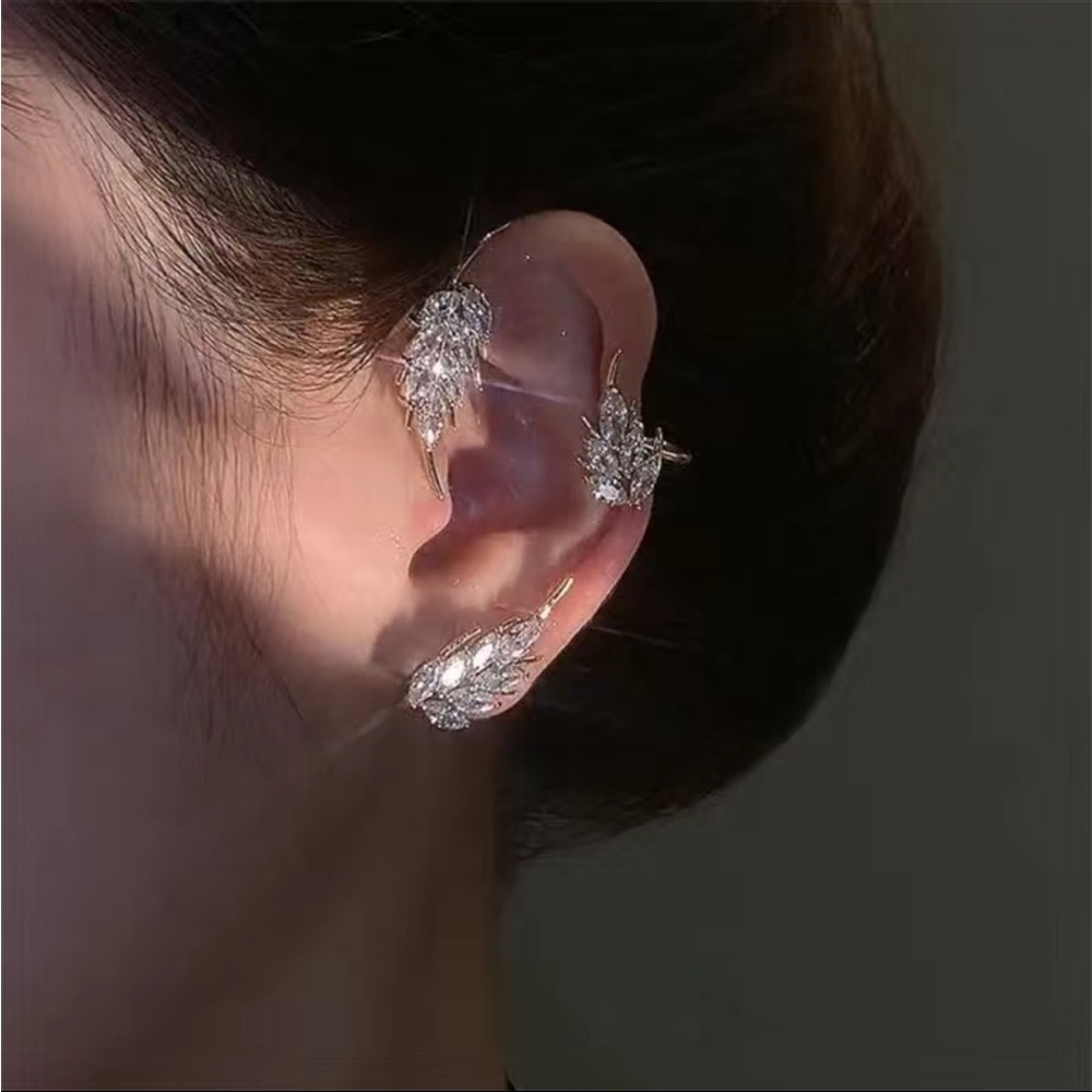 Earring Left Ear - Picture 5 of 5